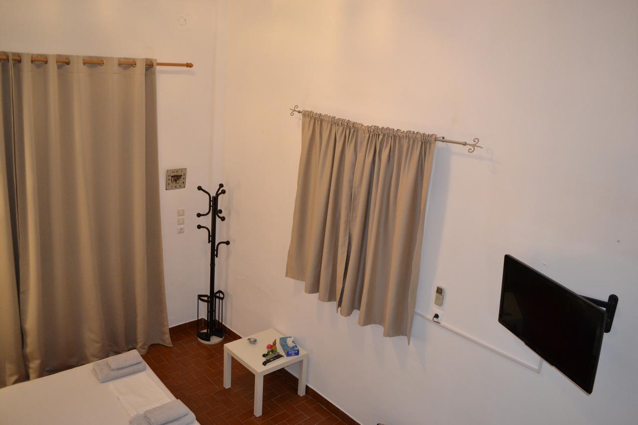 阿尔特弥斯套房酒店 Romanos  外观 照片
